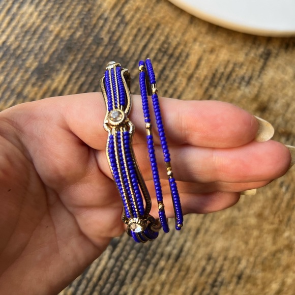 Beautiful set of 3 gold tone bracelets with blue beads - Picture 15 of 15